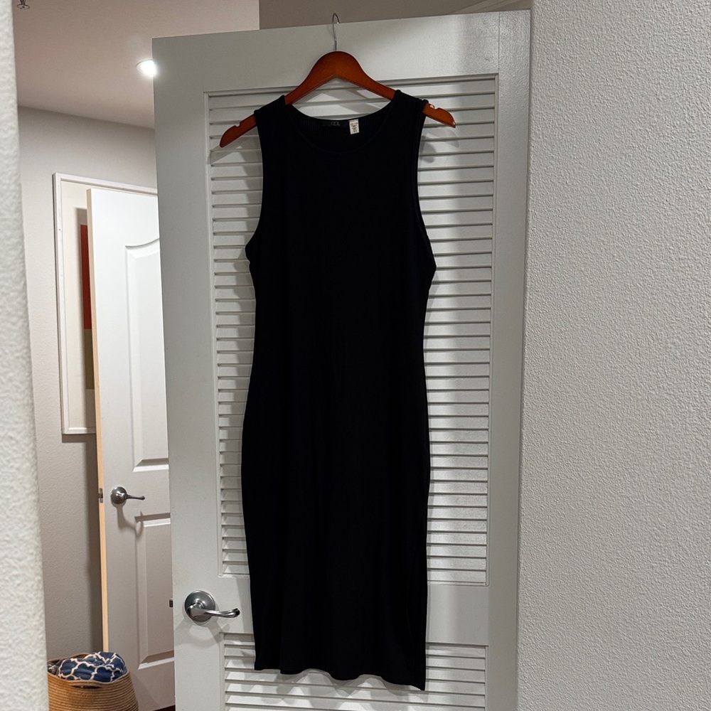 RDI Classic Black Midi Dress